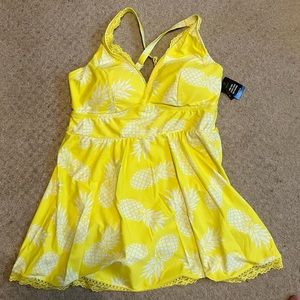 Practically New Torrid yellow pineapple wireless swim dress